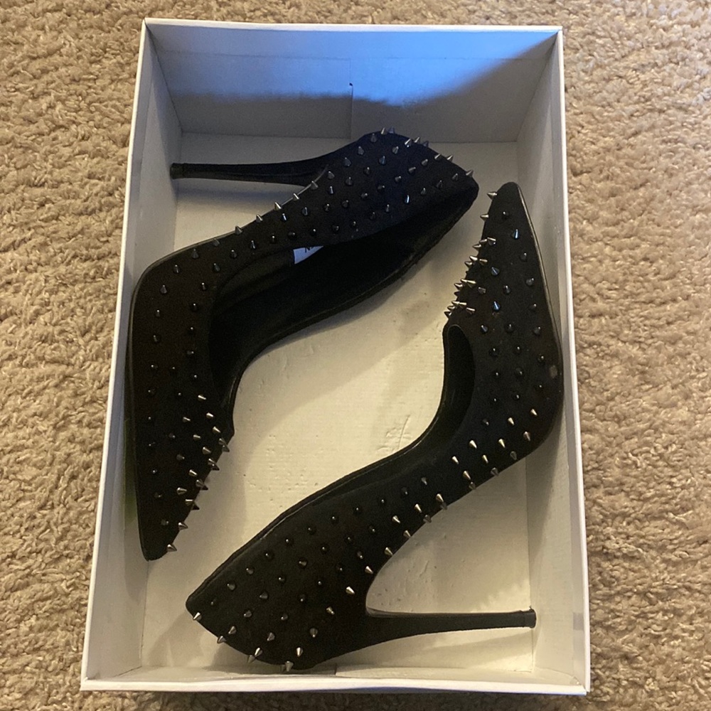 Steve Madden Spiked Daisie Pumps